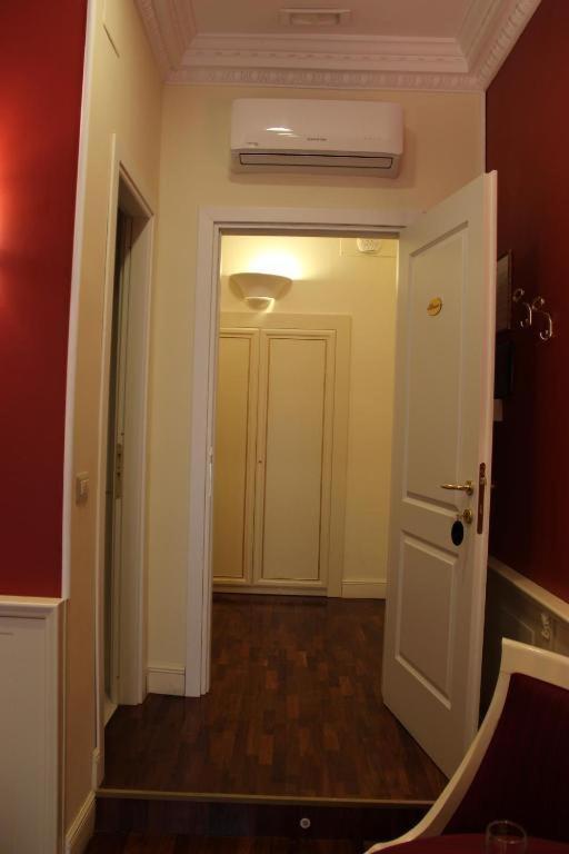Dimora Frattina Hotel โรม ภายนอก รูปภาพ