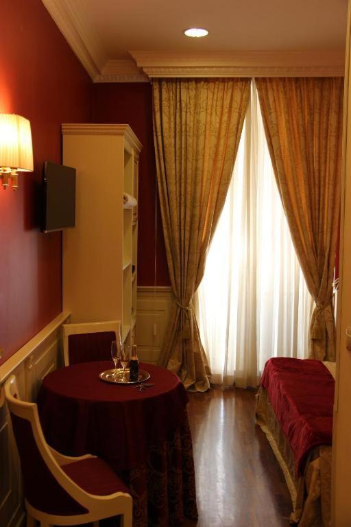 Dimora Frattina Hotel โรม ภายนอก รูปภาพ