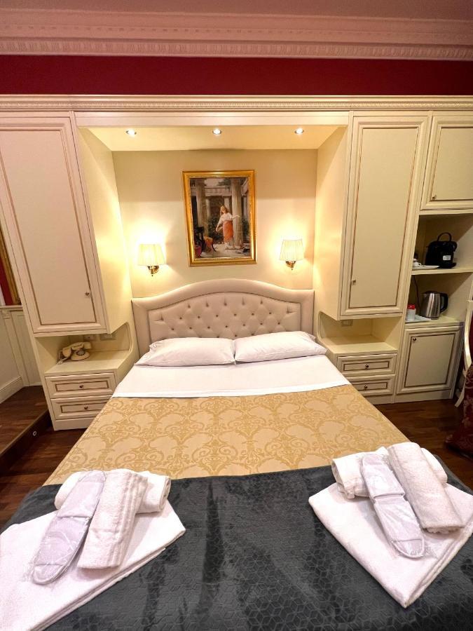 Dimora Frattina Hotel โรม ภายนอก รูปภาพ